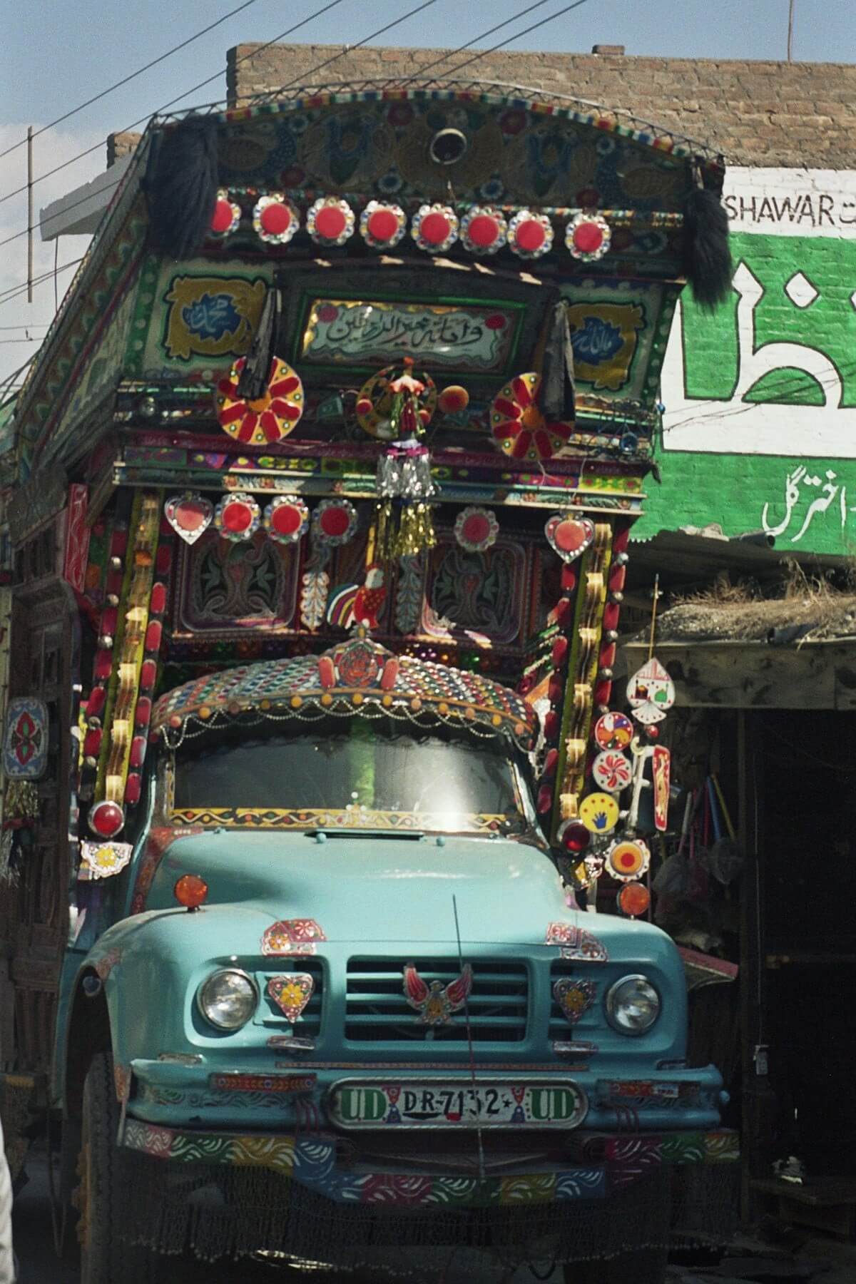 pakistan, karakoram highway vrachtauto.jpg